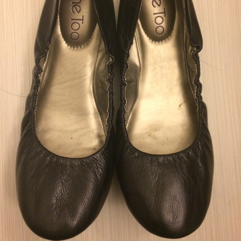 Me Too black leather flats